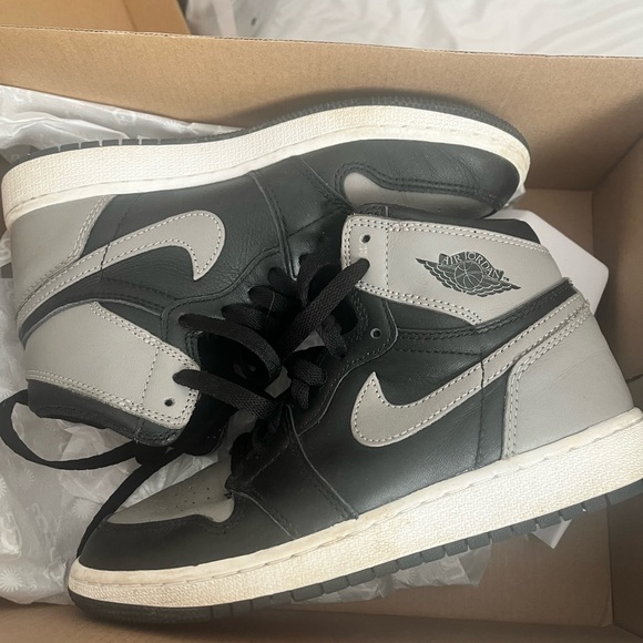 Air Jordan 1 Shadow (4.5 men’s/6 women’s) - Picture 1 of 7